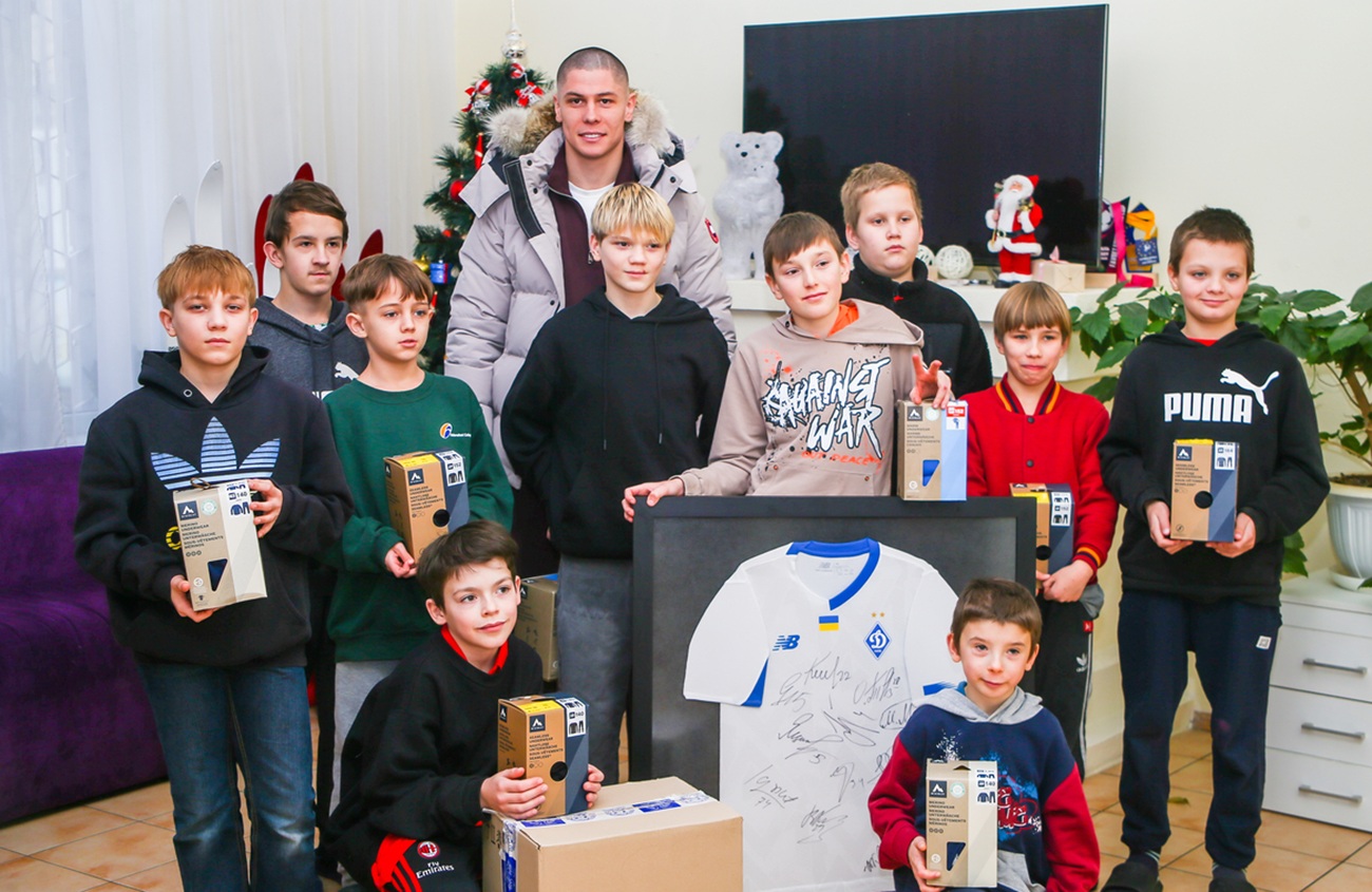 "Динамо" влаштувало новорічне свято для юних уболівальників: фото